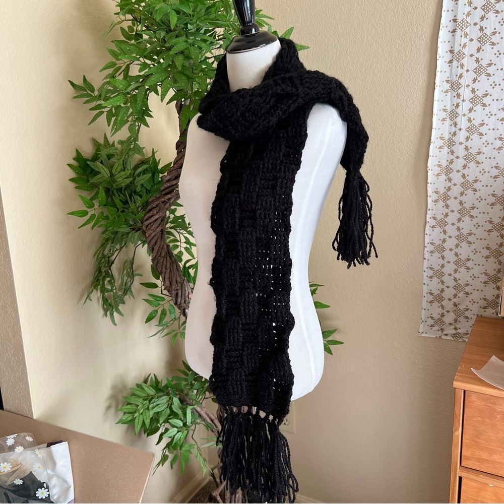 ✨NWOT✨ Handmade Black Knit Scarf with Fringe